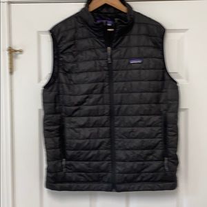 Men’s black Patagonia vest